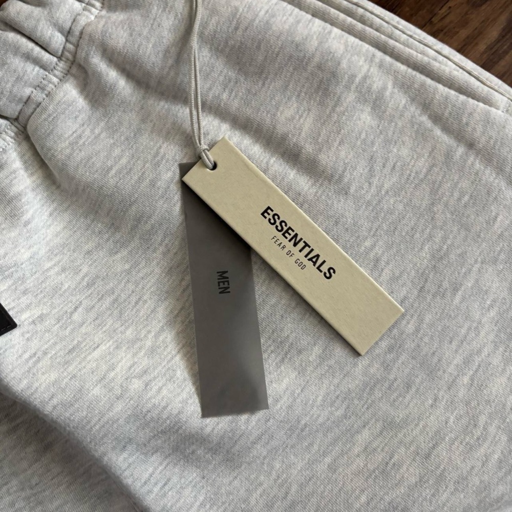 NWT Medium FOG Essentials Sweatpants - Picture 3 of 4